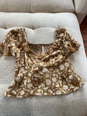 Boho Floral Puff-Sleeve Top in Mustard